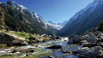 Excursion en petit groupe dans les Pyrénées et visite de la ville médiévale...