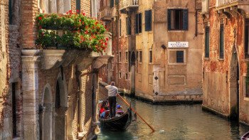 Canal grande in gondola con commento