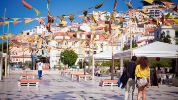 Experience Lisbon: Walking Tour with Local Food Tastings