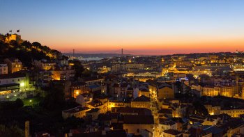 Small-Group Sunset Fado & Dinner Walking Tour