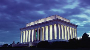 Moonlight Trolley Tour of National Monuments