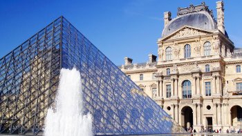 Paris Day Trip by Eurostar with Seine River Cruise & Eiffel Tower Lunch