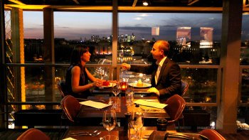 Dîner à la tour Eiffel, balade sur la Seine et Moulin Rouge