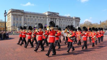 London Full-Day Tour via Eurostar from Paris