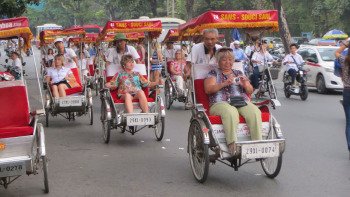 Evening Cyclo Tour with Water Puppet Show