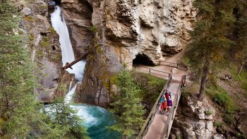 Brewster's Mountains, Lakes & Waterfalls Tour