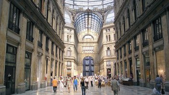 Tour a piedi della città con pranzo a base di pizza napoletana