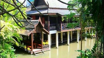 Jim Thomson's House & Suan Pakkard Palace Tour