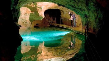 Blue Mountains & Jenolan Caves Day Tour