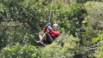 Tyrolienne dans la canopée de Sarapiqui, forêt tropicale et déjeuner