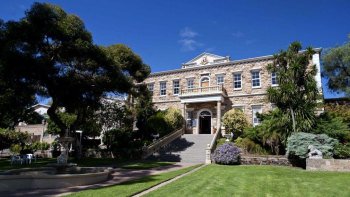 Barossa Valley Premium Wine Tour with Lunch from Adelaide