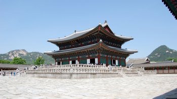 Palaces, Temple & Folk Museum Morning Tour