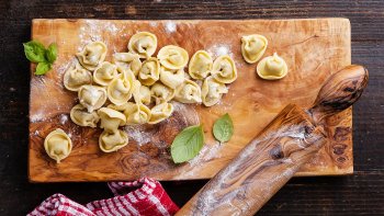 Lezione di preparazione della pasta a Bologna a casa di una persona del pos...