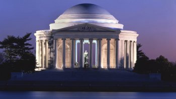 Guided Monuments & Memorials Tour at Dusk
