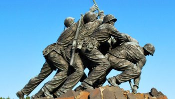 Discover D.C. – Memorial Sightseeing Tour