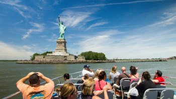 Discover NY: Fully-Guided NYC Bus Tour