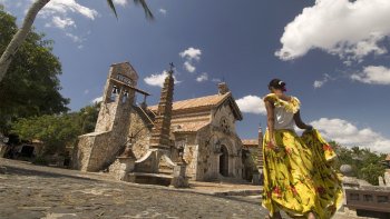 Las Maravillas Caves and Altos de Chavón Tour
