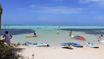 Lac Bay National Park & Salt Flats Tour