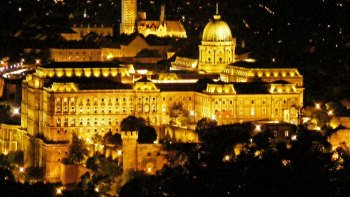 Night City Tour with 3-Course Dinner & Folklore Show