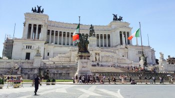 Full-Day Tour to Rome with Dinner