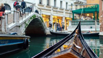 Venice Full-Day Tour: St. Mark's Basilica, Doge's Palace & Gondola Ride