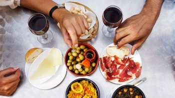 Walking Food Tour of Downtown with Samples