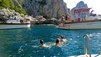 Tour classico di Capri in barca con pranzo leggero da Sorrento