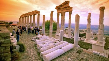3-Day Ephesus, Pergamum & Pamukkale Tour by Bus