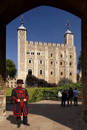St Paul’s Cathedral & Tower of London with River Cruise