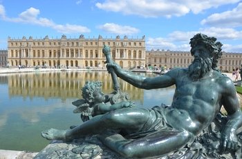 Visite guidée en petit groupe du château de Versailles d'une demi-journée a...