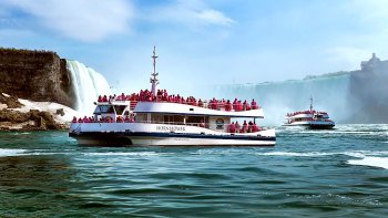 Niagara Falls Day Tour with Hornblower Cruise