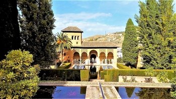 Full-Day Tour to Alhambra: Last Bastion of the Arab Kingdom in Al-Andalus