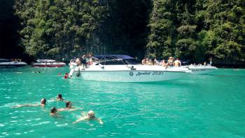 Full-Day Phi Phi Islands Tour with Lunch