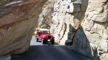 Small-Group Indian Canyons Half-Day Jeep Tour