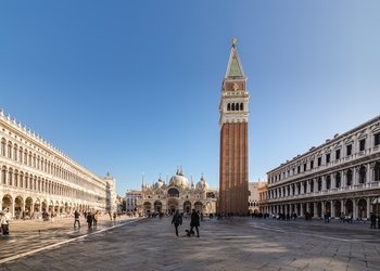 Combo Tour: The Doge's Palace & St. Mark's Basilica Tour with Gondola Ride