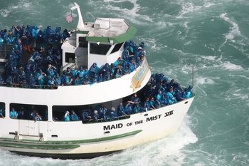 Small-Group Niagara Falls Tour with Maid of the Mist & Hard Rock Cafe