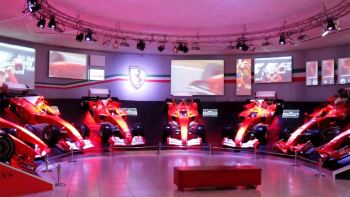 Tour di 1 giornata con degustazioni e Ferrari da Firenze in treno