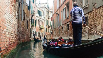 Small-Group City Tour with St. Mark's Basilica & Gondola Ride
