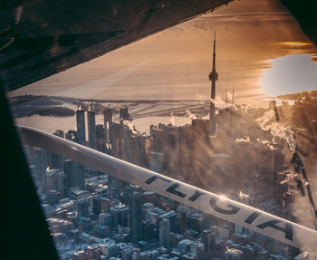 100KM Air Tour Of Toronto & CN Tower Fly-By With Champagne