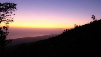 Private Sunrise Hike to Mount Batur Hiking with Natural Hot Spring Visit