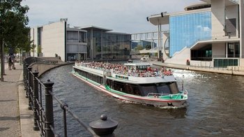 Spree River Nighttime Cruise with Dinner & Drinks