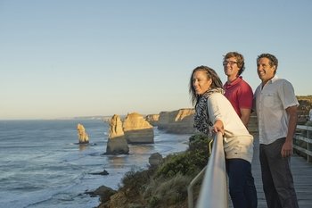 Small-Group Great Ocean Road & Lighthouse Tour with Lunch from Melbourne