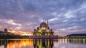 Half-Day Putrajaya Tour with Lake Cruise