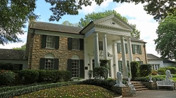 Guided Graceland Tour with Transportation from Memphis
