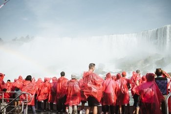 Guided Tour of Niagara Falls & Niagara-on-the-Lake with Wine tasting