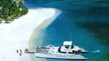 Day Trip to Isla Tortuga with Snorkeling