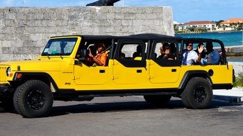 Funky Nassau Half-Day Tour with Lunch & Local Drinks