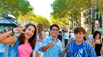 Kids' Dragon-Spotting Tour in Barcelona's Old Quarter
