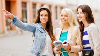 Marais Guided Tour & LE BHV MARAIS Shopping Pass with Access to Salon Marai...