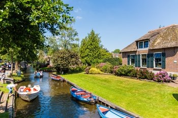 Giethoorn Tour with Enclosing Dike from Amsterdam